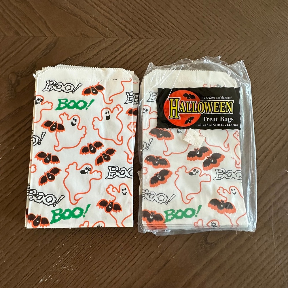 Vintage Halloween Paper Treat Bags Ghosts Bats Boo 50 Count AJM Packaging
